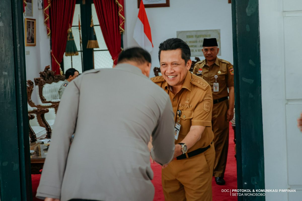 Penandatanganan Naskah Perjanjian Hibah Daerah (NPHD) antara Pemerintah Kabupaten Wonosobo dan Kepolisian Resor Wonosobo terkait hibah tanah milik Pemerintah Daerah untuk pembangunan Mako Brimob