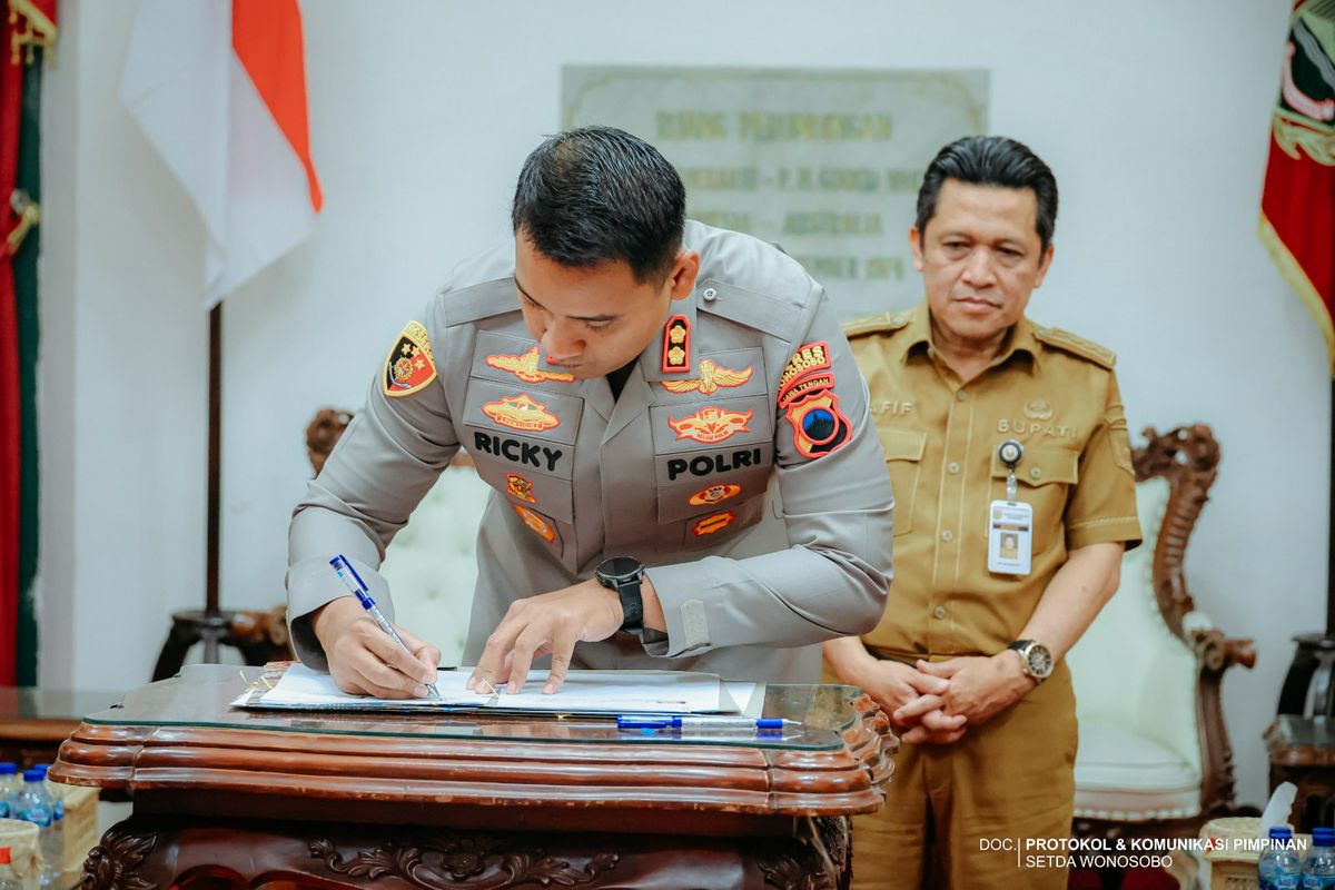 Penandatanganan Naskah Perjanjian Hibah Daerah (NPHD) antara Pemerintah Kabupaten Wonosobo dan Kepolisian Resor Wonosobo terkait hibah tanah milik Pemerintah Daerah untuk pembangunan Mako Brimob