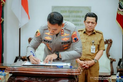 Penandatanganan Naskah Perjanjian Hibah Daerah (NPHD) antara Pemerintah Kabupaten Wonosobo dan Kepolisian Resor Wonosobo terkait hibah tanah milik Pemerintah Daerah untuk pembangunan Mako Brimob