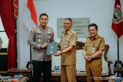 Penandatanganan Naskah Perjanjian Hibah Daerah (NPHD) antara Pemerintah Kabupaten Wonosobo dan Kepolisian Resor Wonosobo terkait hibah tanah milik Pemerintah Daerah untuk pembangunan Mako Brimob
