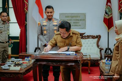 Penandatanganan Naskah Perjanjian Hibah Daerah (NPHD) antara Pemerintah Kabupaten Wonosobo dan Kepolisian Resor Wonosobo terkait hibah tanah milik Pemerintah Daerah untuk pembangunan Mako Brimob