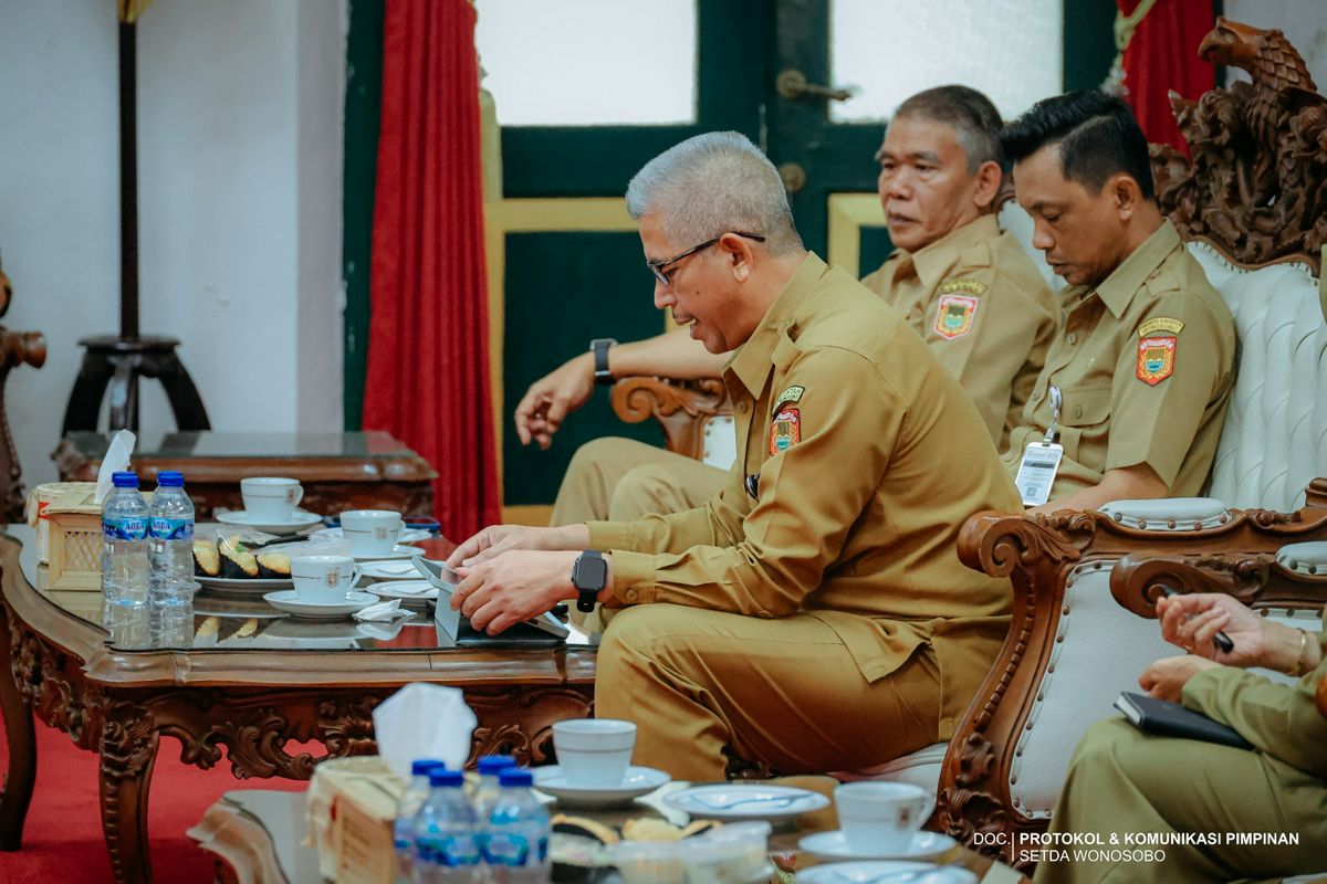 Penandatanganan Naskah Perjanjian Hibah Daerah (NPHD) antara Pemerintah Kabupaten Wonosobo dan Kepolisian Resor Wonosobo terkait hibah tanah milik Pemerintah Daerah untuk pembangunan Mako Brimob