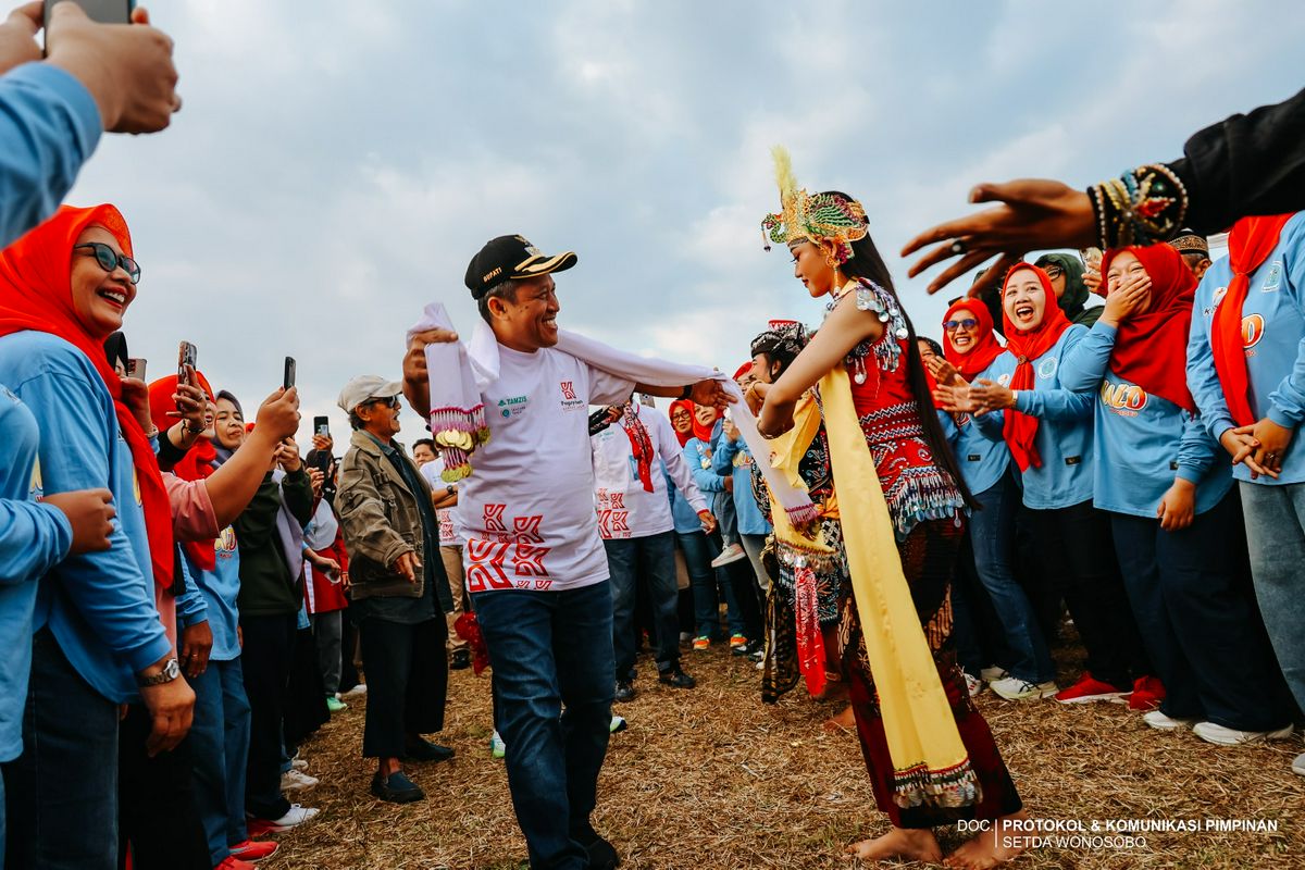BUPATI WONOSOBO LUNCURKAN CFD KERTEK, HADIRKAN RUANG PUBLIK BARU DAN PENGGERAK EKONOMI