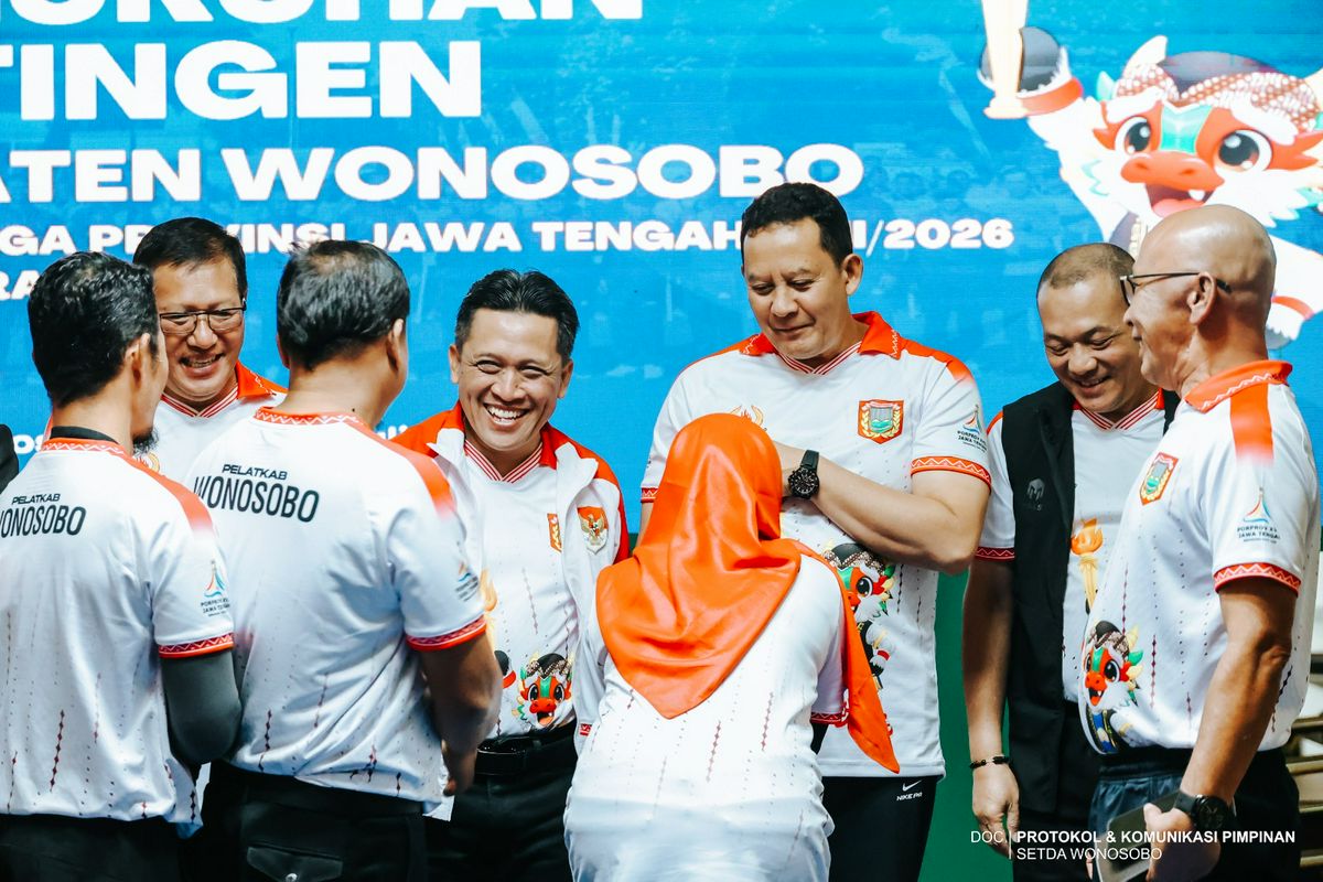 BUPATI WONOSOBO KUKUHKAN 212 PERSONEL KONTINGEN PORPROV XVII, WONOSOBO SIAP BERLAGA DI SEMARANG RAYA