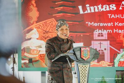 WONOSOBO TEGUHKAN HARMONI SEBAGAI MODAL PEMBANGUNAN MELALUI GREBEG SURAN LINTAS AGAMA DAN BUDAYA
