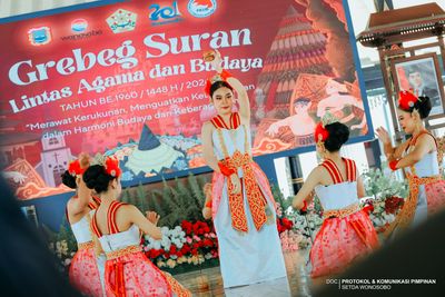 WONOSOBO TEGUHKAN HARMONI SEBAGAI MODAL PEMBANGUNAN MELALUI GREBEG SURAN LINTAS AGAMA DAN BUDAYA