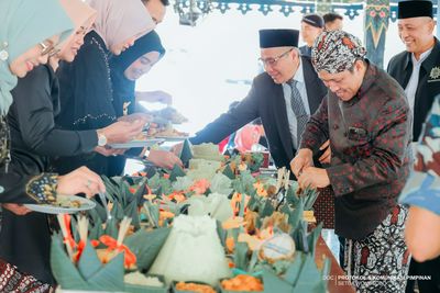 WONOSOBO TEGUHKAN HARMONI SEBAGAI MODAL PEMBANGUNAN MELALUI GREBEG SURAN LINTAS AGAMA DAN BUDAYA