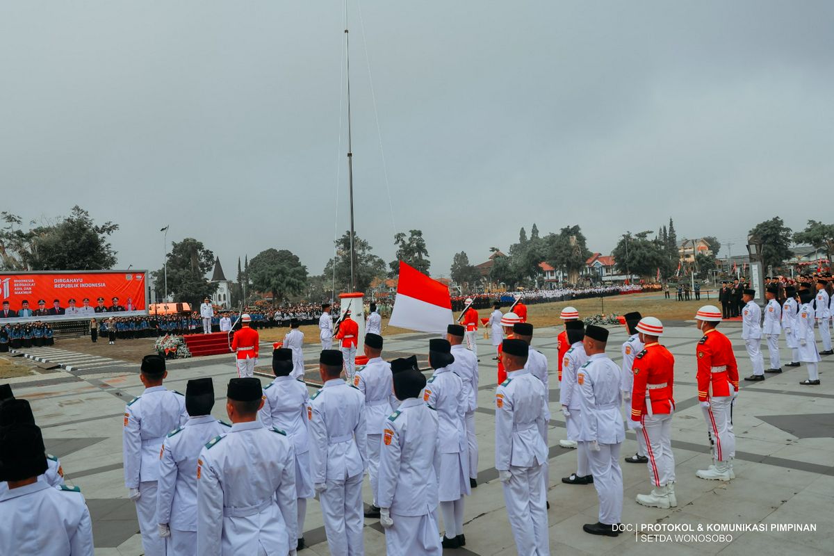HUT ke-81 RI di Wonosobo Digelar Sederhana, Pejabat dan Rakyat Berdiri Bersama