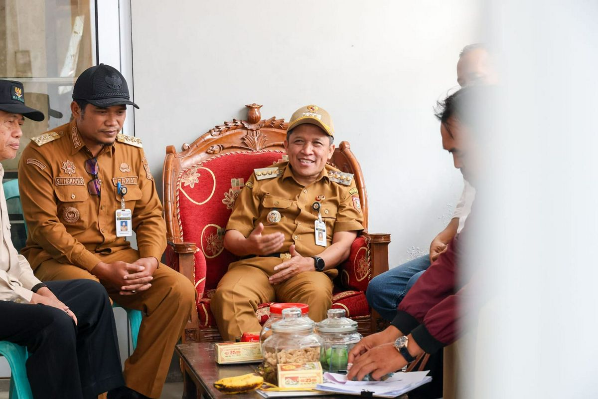 Penyerahan Bantuan Secara Simbolis bagi Warga terdampak Kebakaran di Tieng
