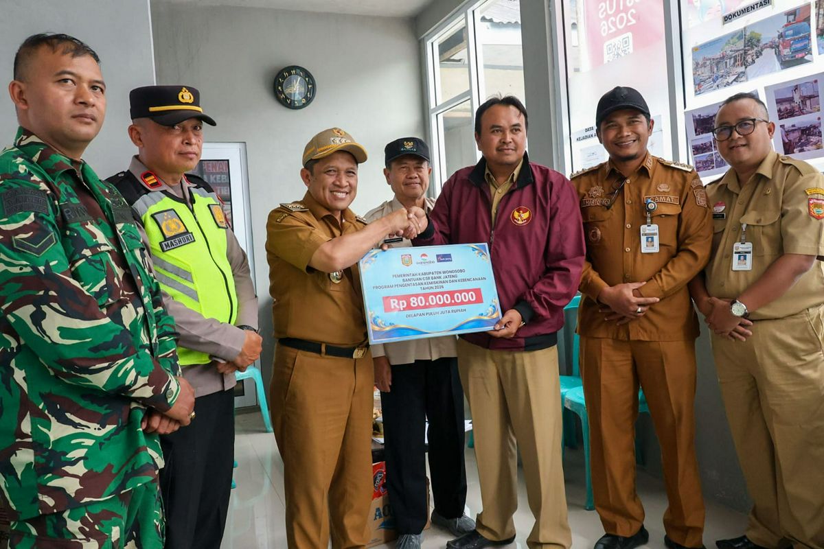 Penyerahan Bantuan Secara Simbolis bagi Warga terdampak Kebakaran di Tieng