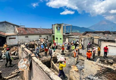 Penyerahan Bantuan Secara Simbolis bagi Warga terdampak Kebakaran di Tieng