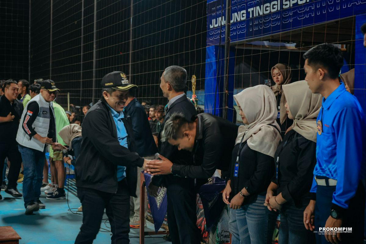 Bupati Wonosobo Buka Turnamen Bola Voli AMPELDENTO1979 Bupati Cup III
