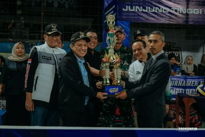 Bupati Wonosobo Buka Turnamen Bola Voli AMPELDENTO1979 Bupati Cup III