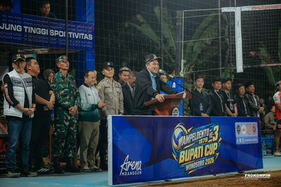 Bupati Wonosobo Buka Turnamen Bola Voli AMPELDENTO1979 Bupati Cup III