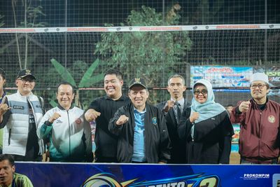 Bupati Wonosobo Buka Turnamen Bola Voli AMPELDENTO1979 Bupati Cup III