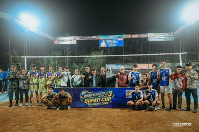 Bupati Wonosobo Buka Turnamen Bola Voli AMPELDENTO1979 Bupati Cup III