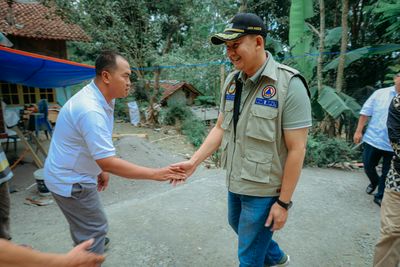 Penyerahan Bantuan oleh Wakil Bupati kepada korban terdampak Kebakaran 