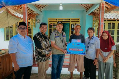 Penyerahan Bantuan oleh Wakil Bupati kepada korban terdampak Kebakaran 