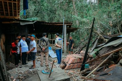 Penyerahan Bantuan oleh Wakil Bupati kepada korban terdampak Kebakaran 