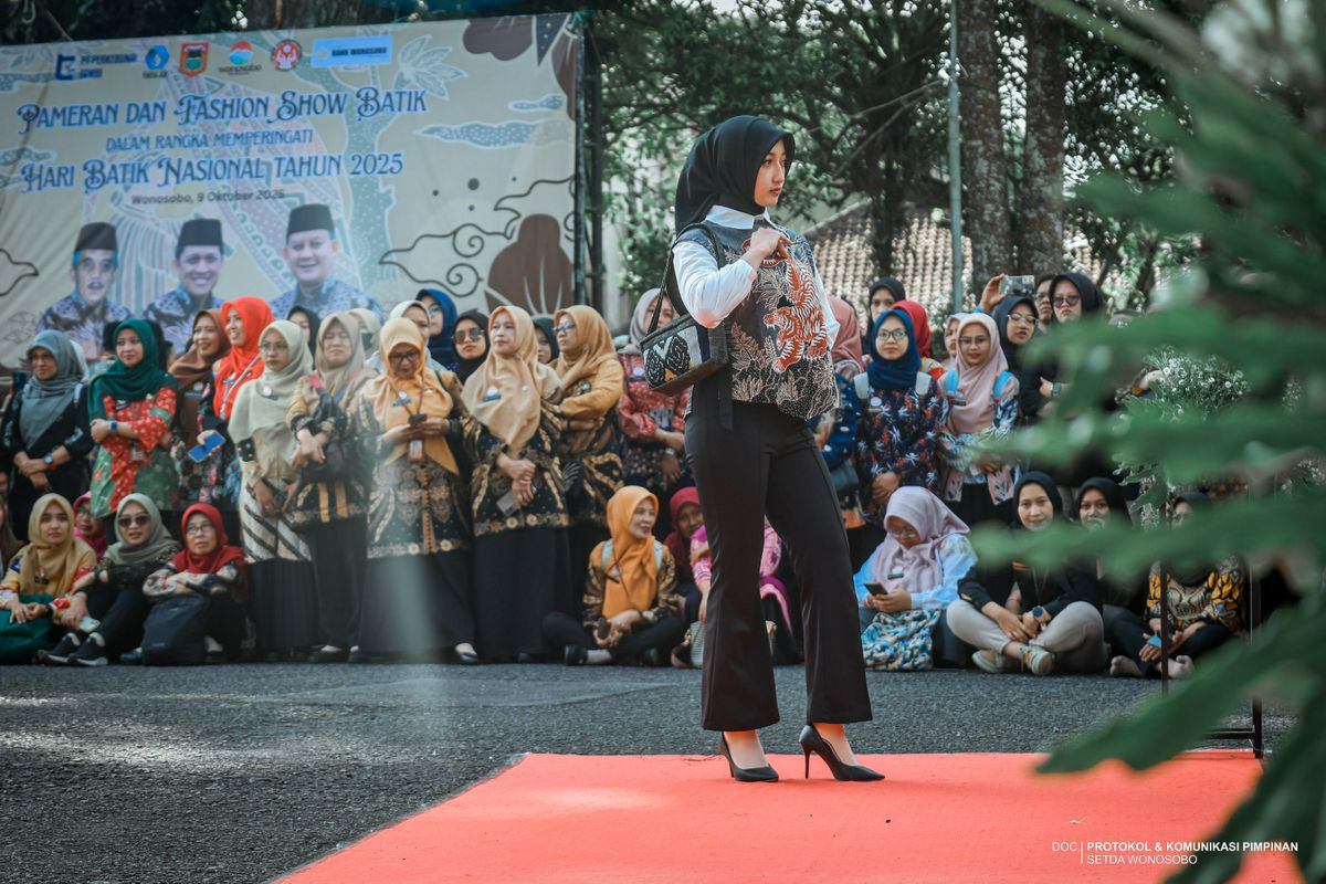 BUPATI DORONG PELAKU BATIK WONOSOBO TERUS BERINOVASI DAN BERKOLABORASI