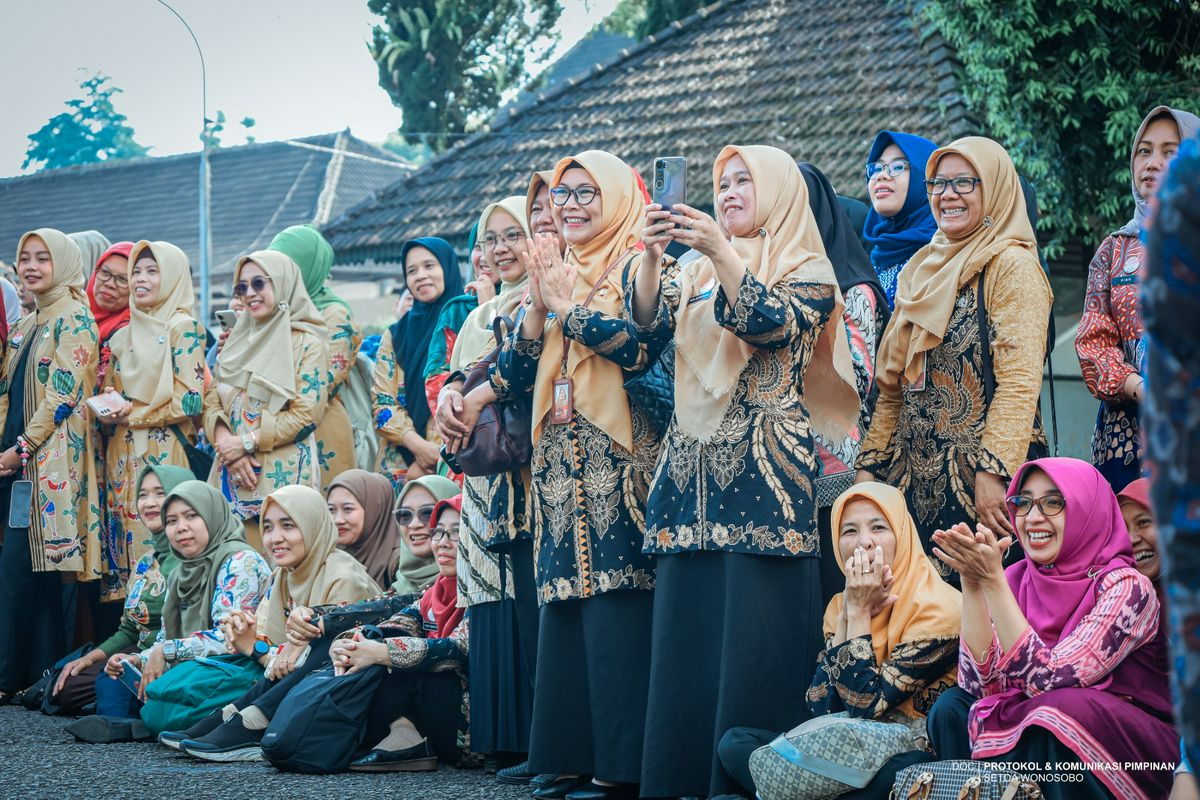 BUPATI DORONG PELAKU BATIK WONOSOBO TERUS BERINOVASI DAN BERKOLABORASI