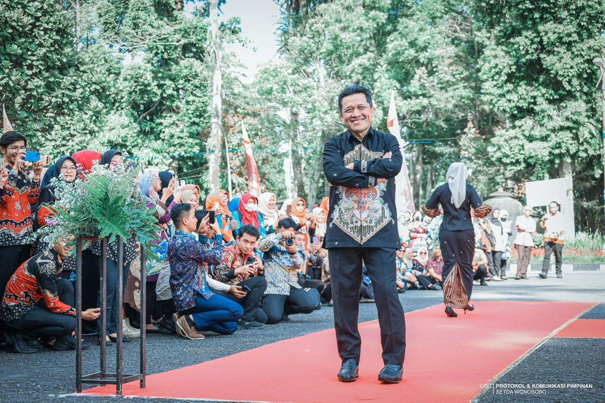 BUPATI DORONG PELAKU BATIK WONOSOBO TERUS BERINOVASI DAN BERKOLABORASI