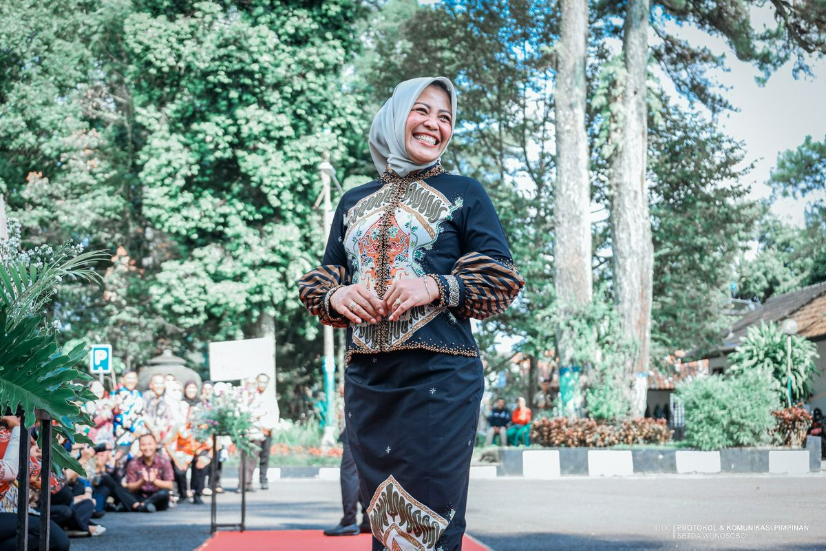 BUPATI DORONG PELAKU BATIK WONOSOBO TERUS BERINOVASI DAN BERKOLABORASI