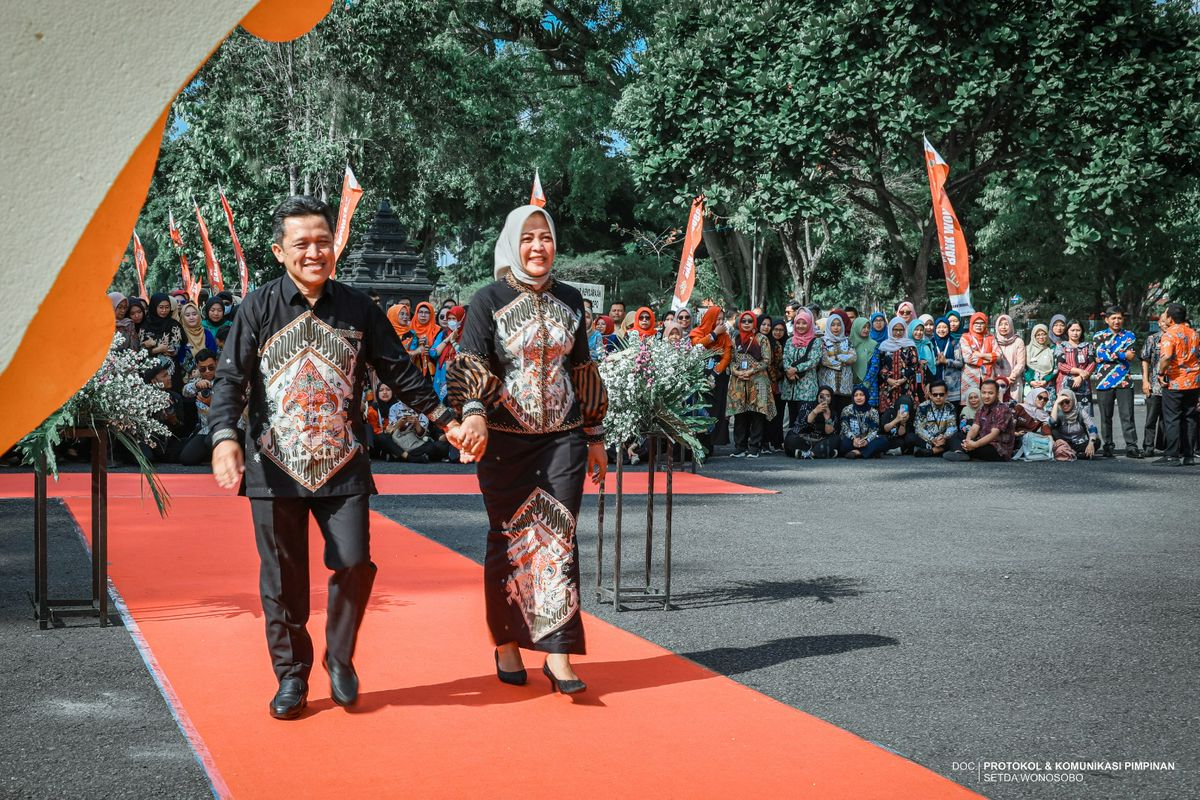 BUPATI DORONG PELAKU BATIK WONOSOBO TERUS BERINOVASI DAN BERKOLABORASI
