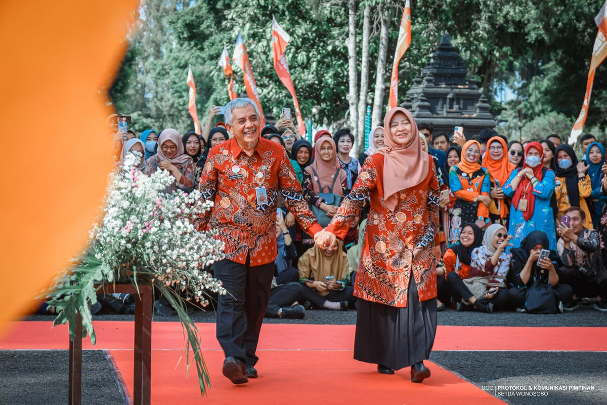 BUPATI DORONG PELAKU BATIK WONOSOBO TERUS BERINOVASI DAN BERKOLABORASI