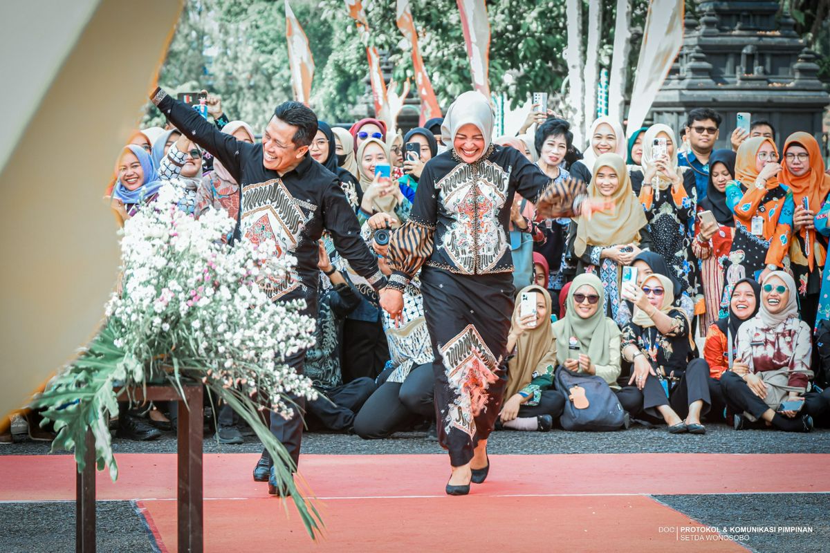 BUPATI DORONG PELAKU BATIK WONOSOBO TERUS BERINOVASI DAN BERKOLABORASI