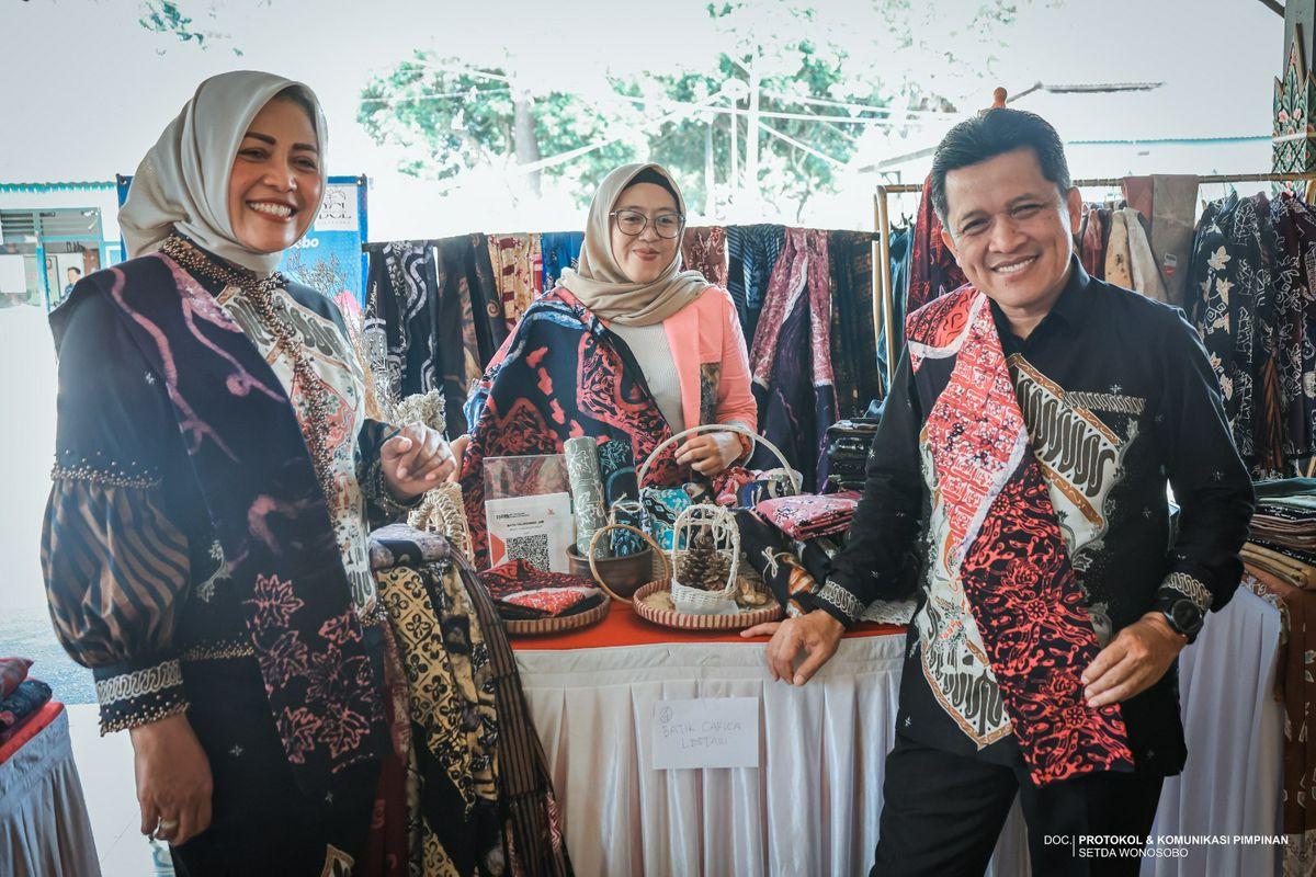 BUPATI DORONG PELAKU BATIK WONOSOBO TERUS BERINOVASI DAN BERKOLABORASI