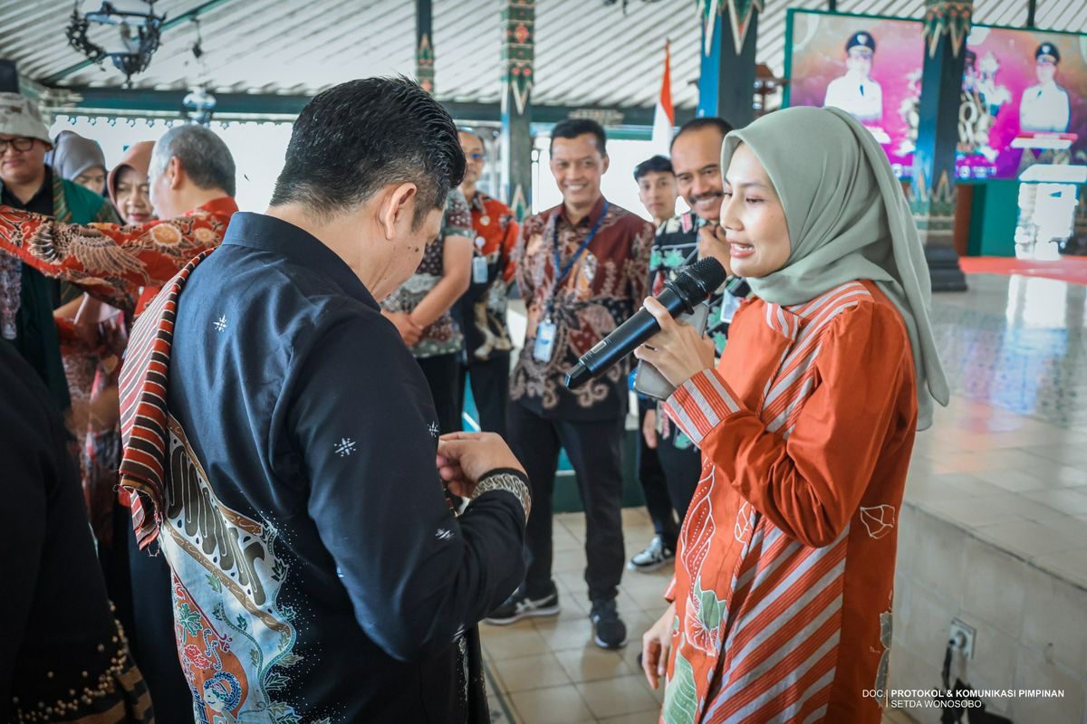 BUPATI DORONG PELAKU BATIK WONOSOBO TERUS BERINOVASI DAN BERKOLABORASI