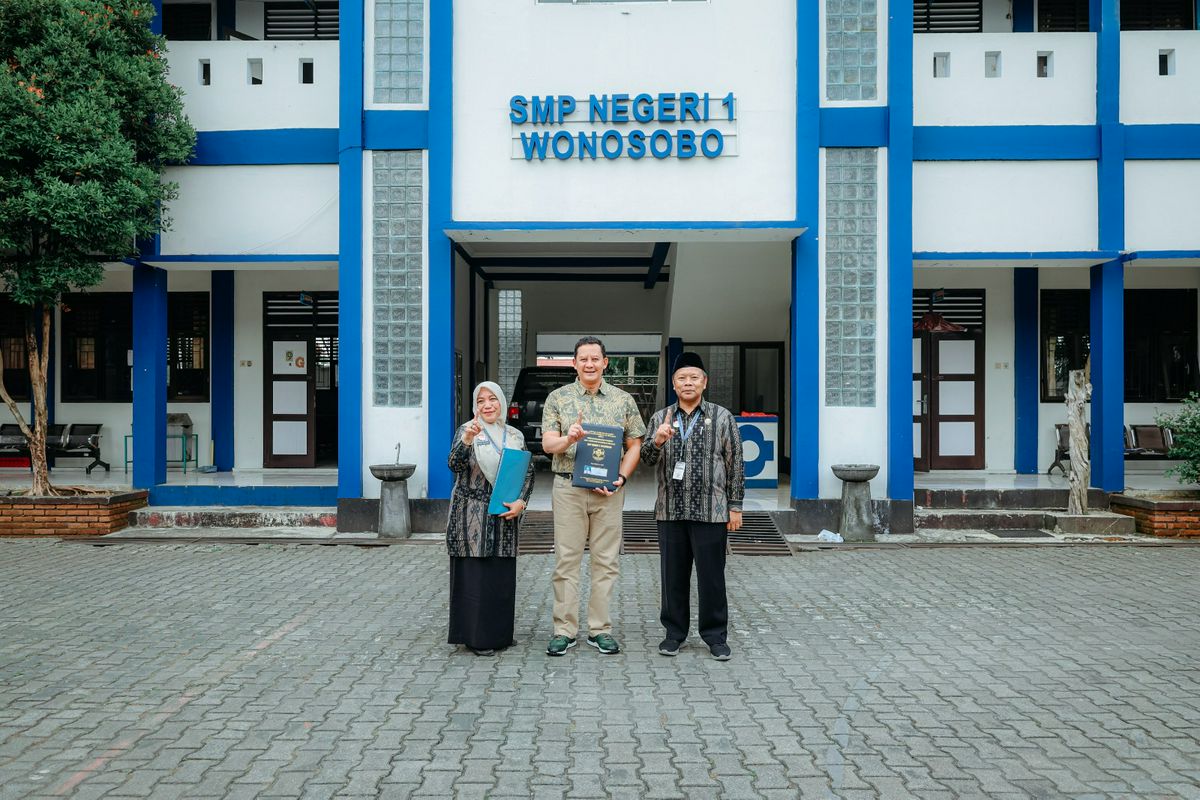 Gerakan Ayah Mengambil Rapor (GEMAR) di SMP Negeri 1 Wonosobo