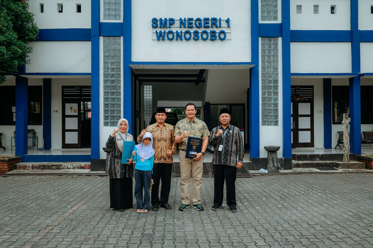 Gerakan Ayah Mengambil Rapor (GEMAR) di SMP Negeri 1 Wonosobo
