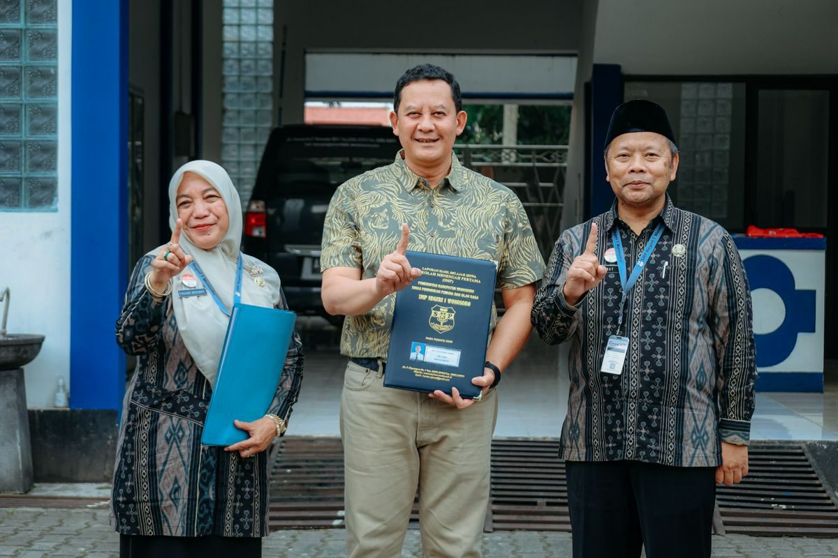 Gerakan Ayah Mengambil Rapor (GEMAR) di SMP Negeri 1 Wonosobo