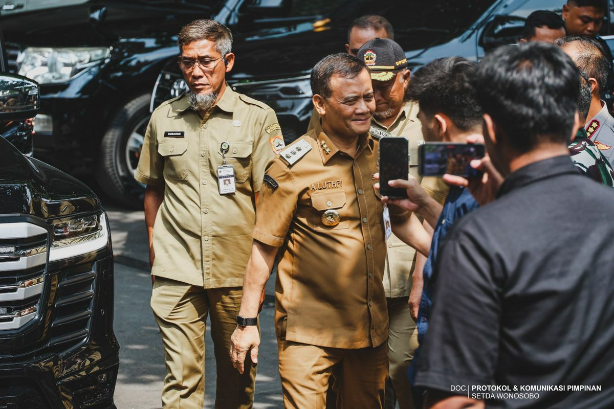Presiden Prabowo Subianto meresmikan Program Inpres Jalan Daerah (IJD) Tahun Anggaran 2025 sERENTAK