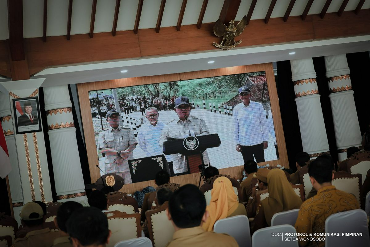 Presiden Prabowo Subianto meresmikan Program Inpres Jalan Daerah (IJD) Tahun Anggaran 2025 sERENTAK