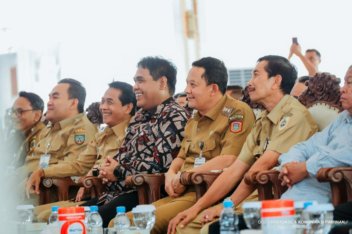 Presiden Prabowo Subianto meresmikan Program Inpres Jalan Daerah (IJD) Tahun Anggaran 2025 sERENTAK