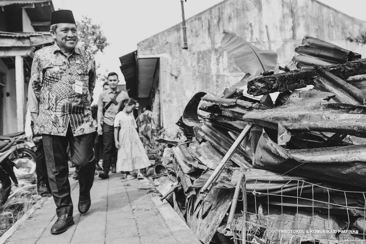 Bupati Wonosobo Sambangi Warga terdampak Kebakaran di Kampung Singkir