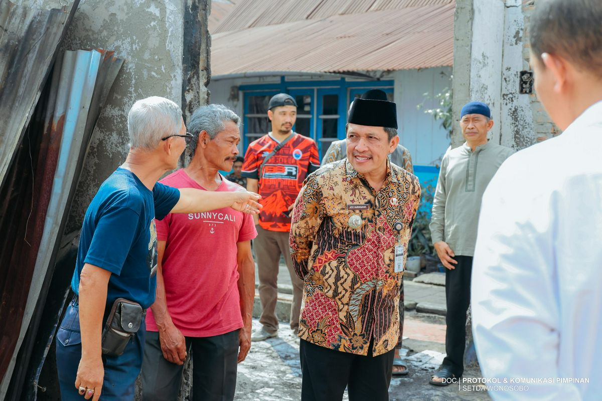Bupati Wonosobo Sambangi Warga terdampak Kebakaran di Kampung Singkir