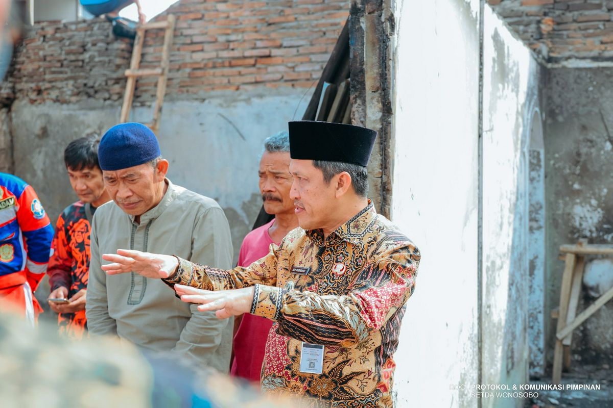 Bupati Wonosobo Sambangi Warga terdampak Kebakaran di Kampung Singkir