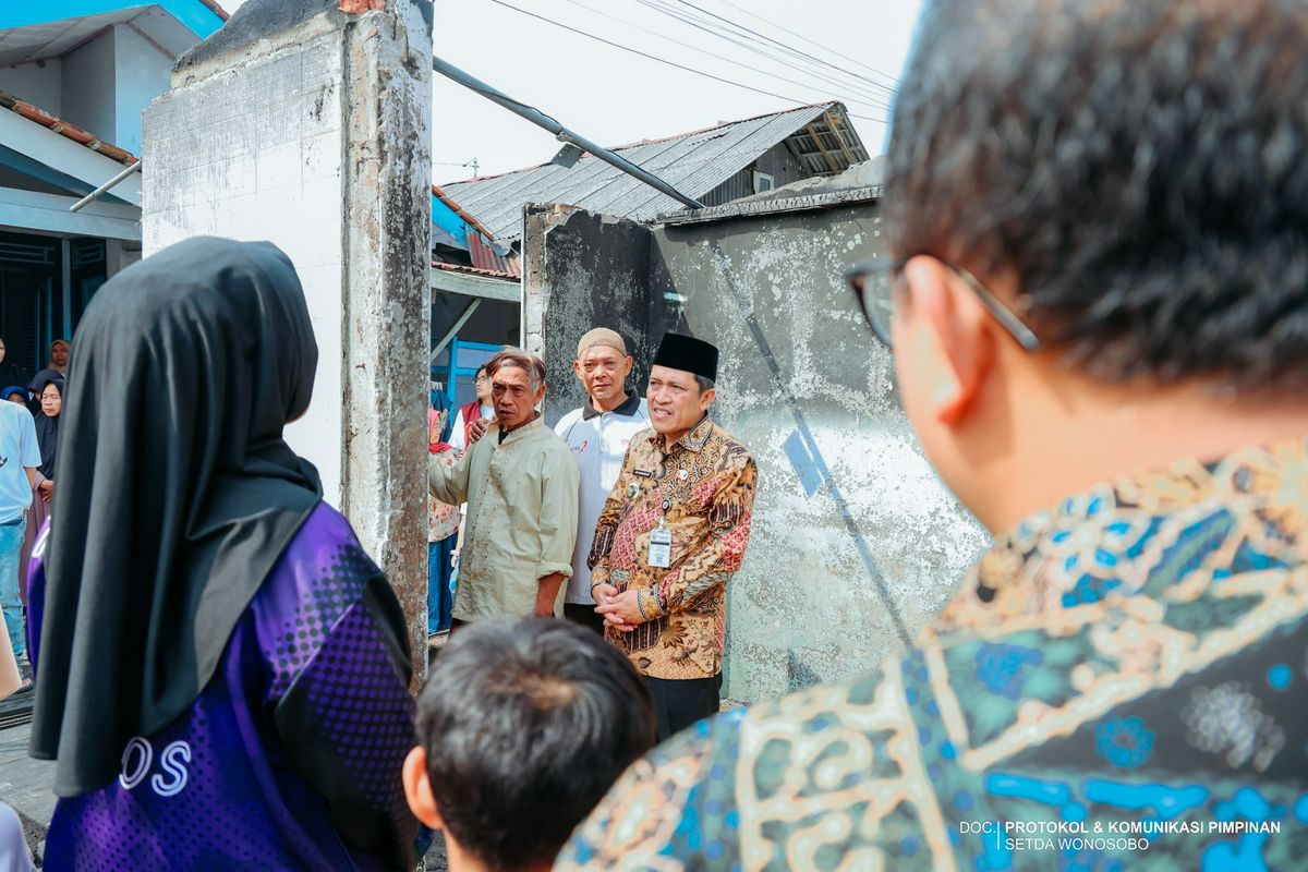 Bupati Wonosobo Sambangi Warga terdampak Kebakaran di Kampung Singkir