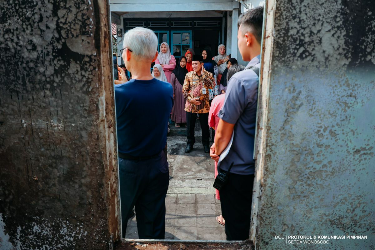 Bupati Wonosobo Sambangi Warga terdampak Kebakaran di Kampung Singkir