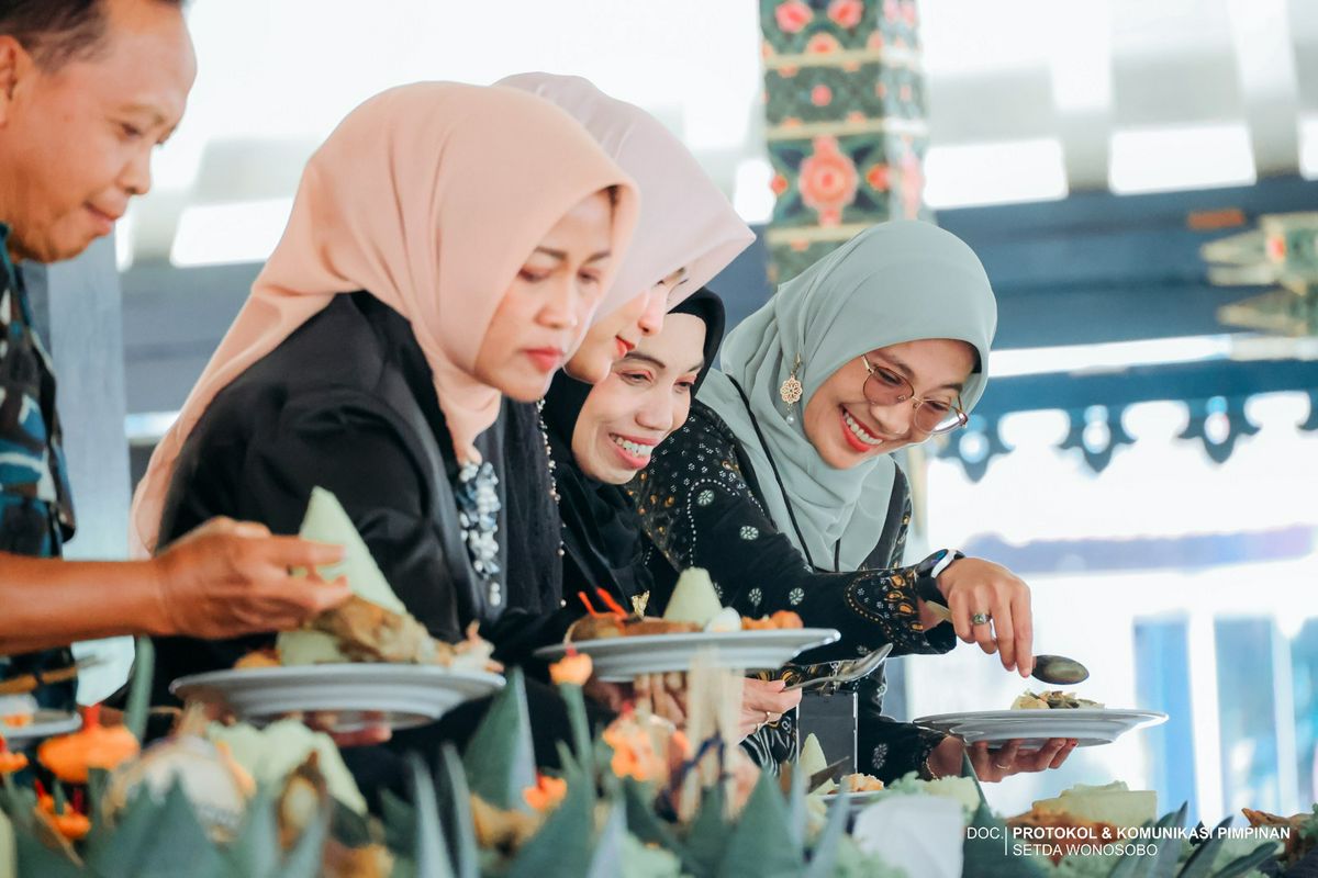 WONOSOBO TEGUHKAN HARMONI SEBAGAI MODAL PEMBANGUNAN MELALUI GREBEG SURAN LINTAS AGAMA DAN BUDAYA