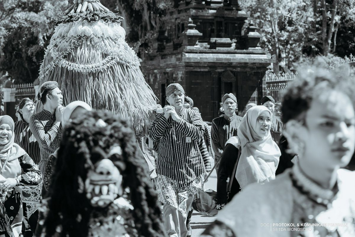WONOSOBO TEGUHKAN HARMONI SEBAGAI MODAL PEMBANGUNAN MELALUI GREBEG SURAN LINTAS AGAMA DAN BUDAYA