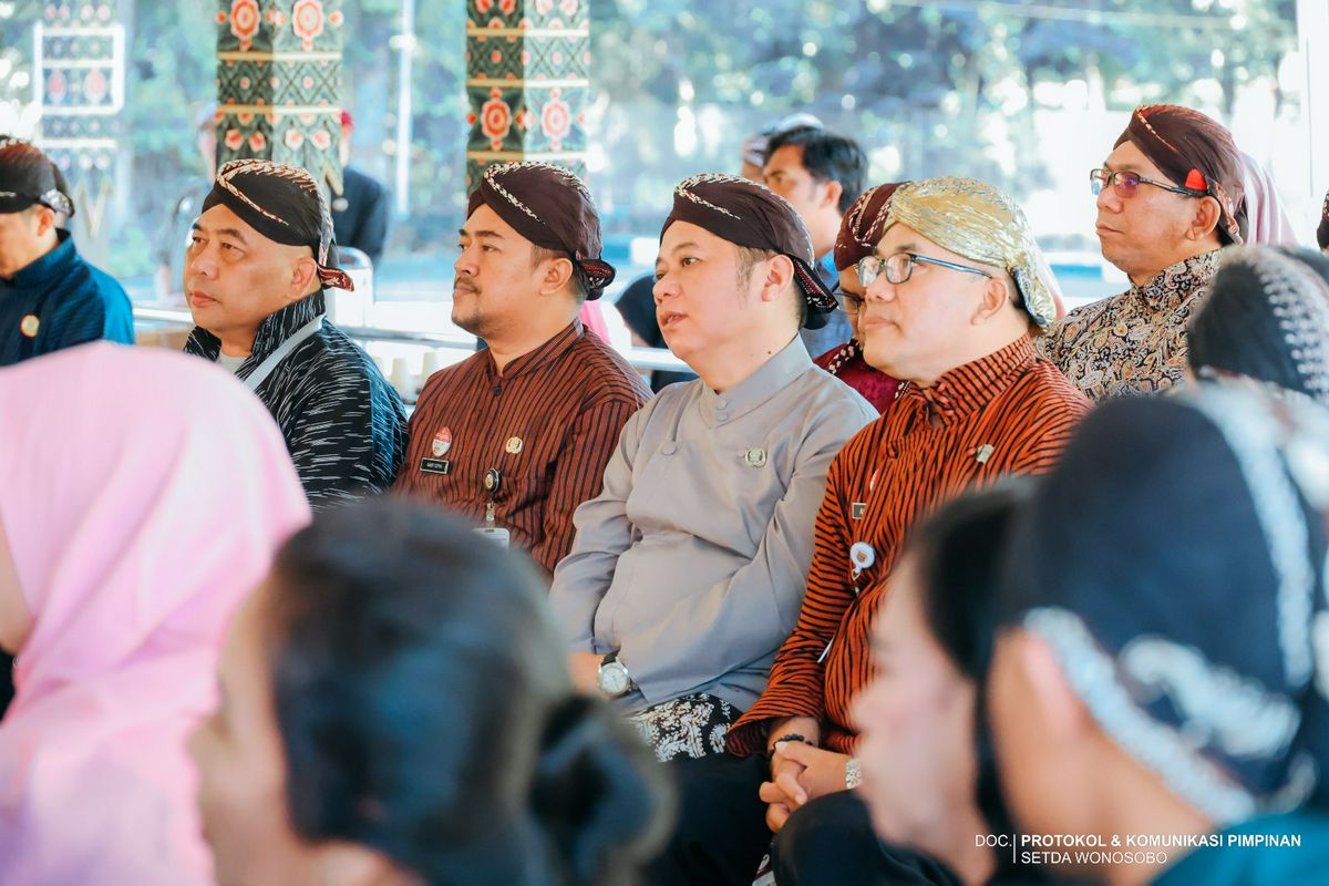 WONOSOBO TEGUHKAN HARMONI SEBAGAI MODAL PEMBANGUNAN MELALUI GREBEG SURAN LINTAS AGAMA DAN BUDAYA