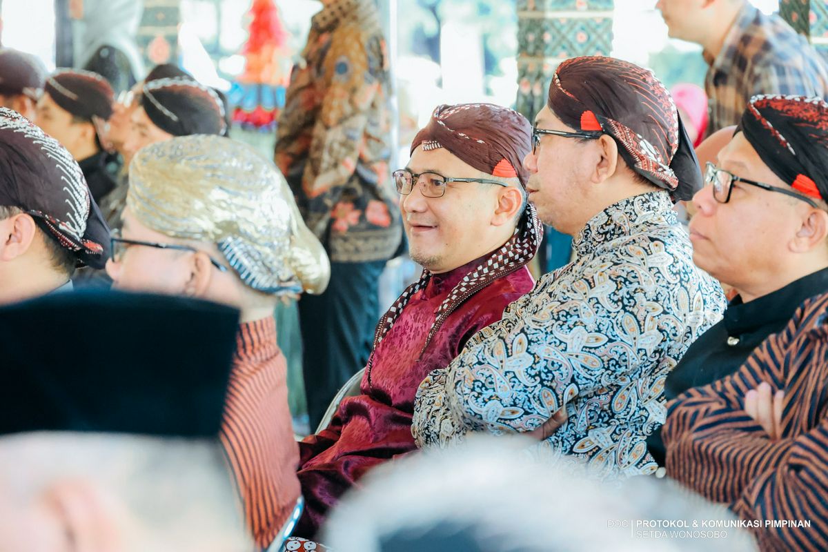 WONOSOBO TEGUHKAN HARMONI SEBAGAI MODAL PEMBANGUNAN MELALUI GREBEG SURAN LINTAS AGAMA DAN BUDAYA