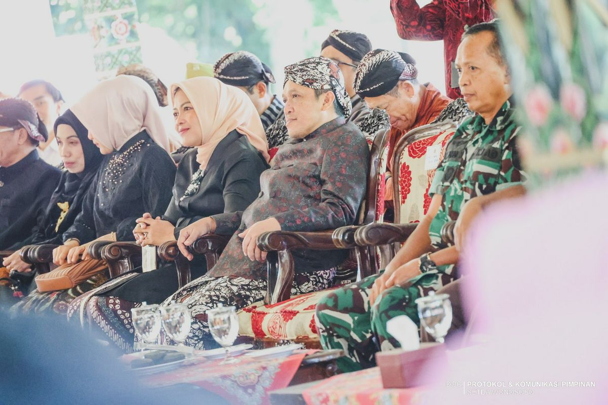 WONOSOBO TEGUHKAN HARMONI SEBAGAI MODAL PEMBANGUNAN MELALUI GREBEG SURAN LINTAS AGAMA DAN BUDAYA