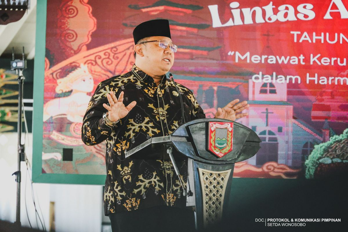 WONOSOBO TEGUHKAN HARMONI SEBAGAI MODAL PEMBANGUNAN MELALUI GREBEG SURAN LINTAS AGAMA DAN BUDAYA