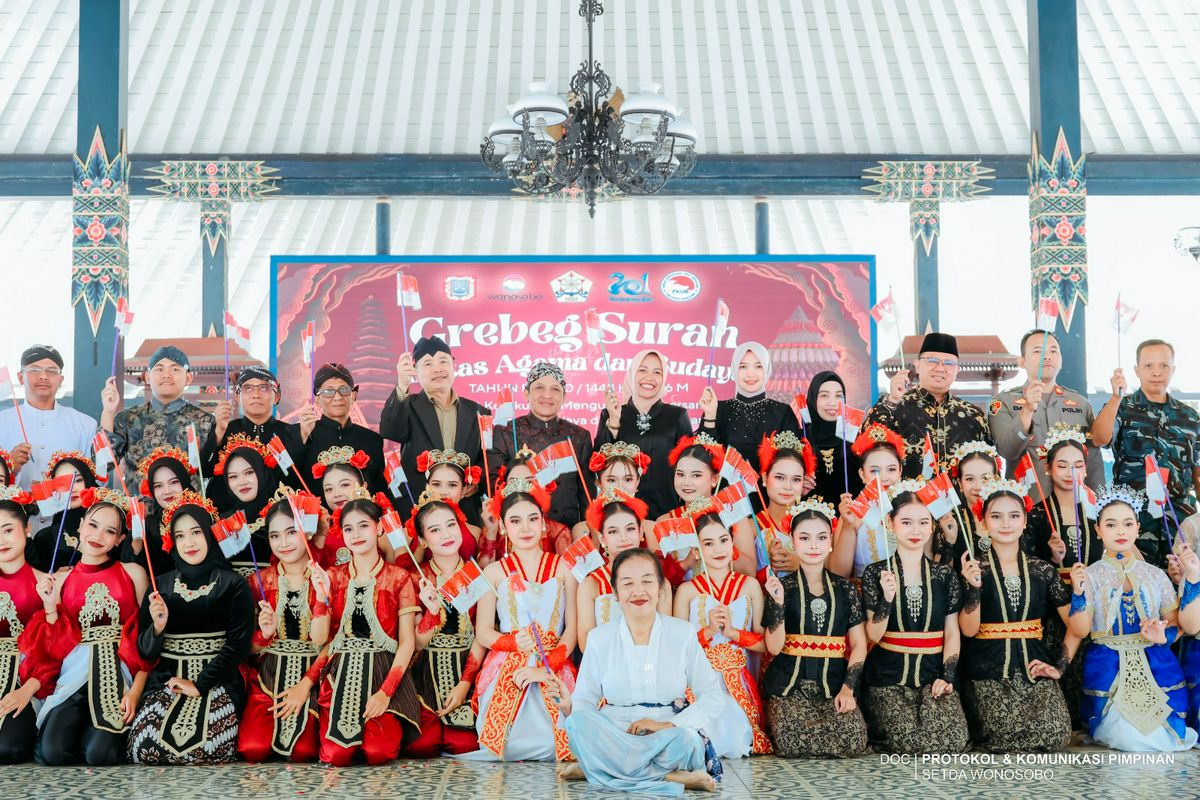 WONOSOBO TEGUHKAN HARMONI SEBAGAI MODAL PEMBANGUNAN MELALUI GREBEG SURAN LINTAS AGAMA DAN BUDAYA